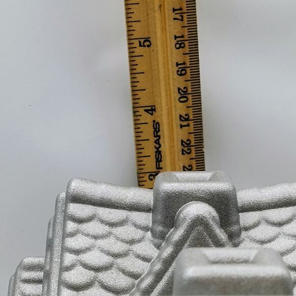 Nordic Ware Gingerbread House Duet Pan Cast Aluminum 5-Cup Holiday Bake - Picture 13 of 13